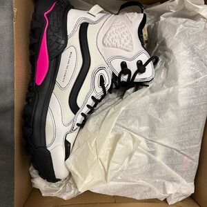 Vans unisex White and Pink Winter Boots